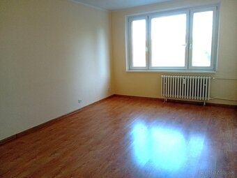 Na predaj veľký 3 izb.byt s balkónom v peknom prostredí - 8