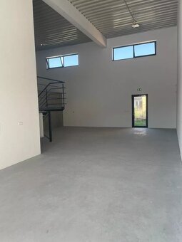 Administratívno - skladový priestor - 8