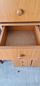 Kuchynský stôl,noč.stolík, skriňa,váľanda - 8