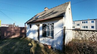 Rodinný, rozľahlý pozemok 712 m2, Sološnica, okres Malacky + - 8