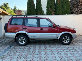 Nissan Terrano ll 2.4 - 8