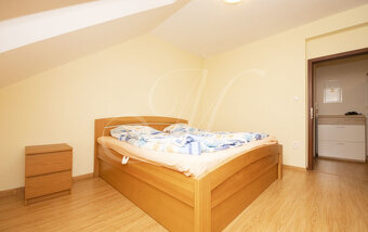 Prenájom  4 izbového bytu - 8