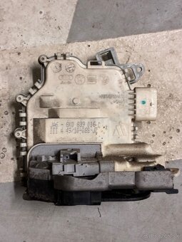 Predám diely z dverí Audi A5 B8 - 8
