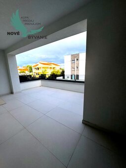 Luxusná novostavba vila s bazénom blízko mora a výhľadom na - 8