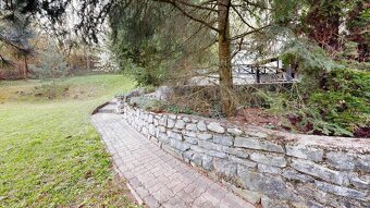 Chalupa po úspešnom režiserovi v obci Stará Turá-časť Paparď - 8