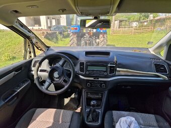 Predám nepojazdný VW Sharan - 8