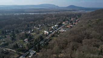 PREDAJ POZEMKU VEDĽA LESA, S REKREAČNOU CHATOU A UPI - DEVÍN - 8