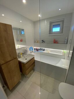 Prenájom 3-izb.byt, centrum PB, klíma,kompl. rekonštrukcia,l - 8