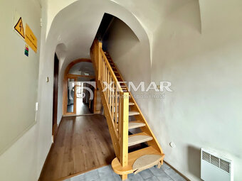 Na prenájom LUKRATÍVNE kancelárske priestory BB - Námestie - 8