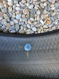 Goodyear 225/40 R19 - 8