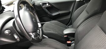 Peugeot 208 automat - 8