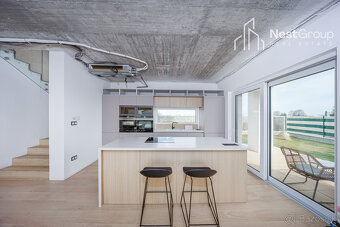 ZNÍŽENÁ CENA - DIZAJNOVÁ 5- IZBOVÁ VILA S POZEMKOM 1127m2, S - 8