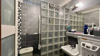 PREDAJ ATRAKTÍVNEHO 3-IZB. BYTU S LOGGIOU V PROSTREDÍ PLNOM  - 8