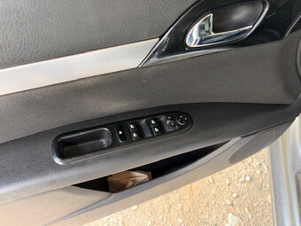 Peugeot 407 SW 2.0 HDi Executive FAP A/T Automat - 8