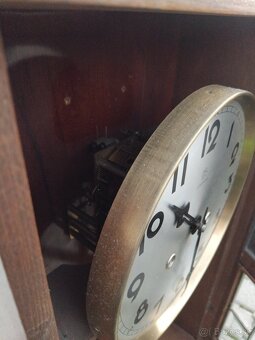 Predám krásne mechanické nástenné hodiny značky Junghans, ne - 8