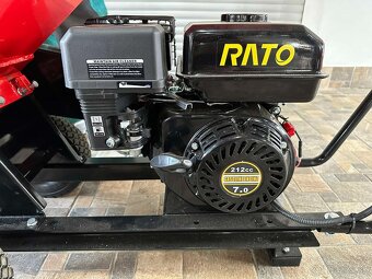 Motorový štiepkovač a drvič konárov ATHOS 1005 - 8