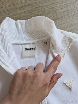 Guess biela smotanova a namornicka modra logovana suprava - 8