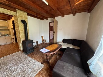Celoročná chata, 399 m² vysporiadaný pozemok, studňa - 8