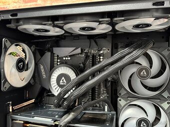 Ryzen 7 5800X3D\32GB\RTX 4070\SSD\850W Zdroj - 8