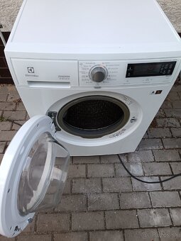 Rodinná parná práčka Electrolux na 8kg oradla - 8