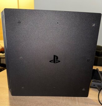 PS4 PRO 1TB + príslušenstvo - 8