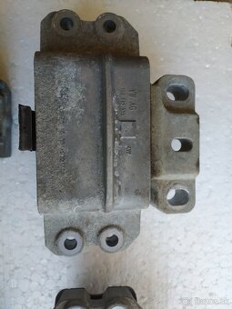 Uloženie motora silentblok prevodovky 1K0199262 1k0199555 - 8