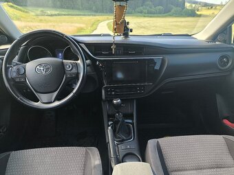 Toyota Auris Touring 1.6 l Valvematic Executive - 8