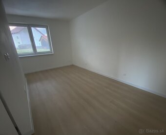 Prenájom 2 izbového bytu Eden Zakamenne - 8