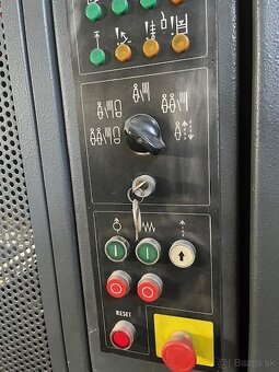 Ohraňovací lis Liptovské Strojárne HOL 80/2 (8400) - 8