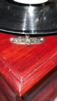 Predám starožitný gramofón HIS MASTER’S VOICE (HMV) - 8