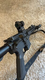 Samonabíjacia guľovnica ANDERSON AM-15 14,5" M-LOK - 8