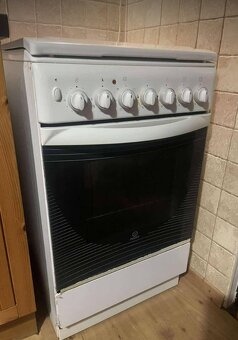 Predám lacno peknú kuchynskú linku so sporákom, stolom - 8