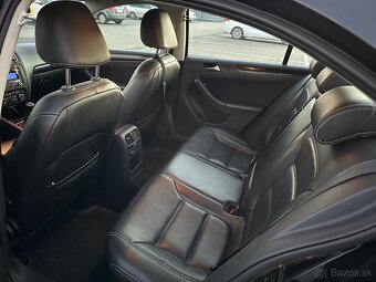 Volkswagen Jetta - 8