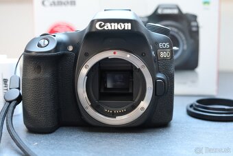Canon EOS 80D - 8