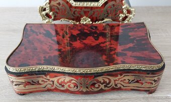 Hodiny Boulle s originálnou podstavou. - 8