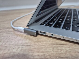 MacBook Air (13-inch, 2017) /Intel Core i5/8GB RAM/128GB SSD - 8