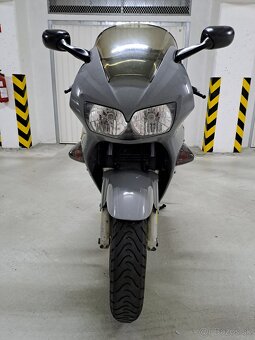 Honda vfr800fi - 8