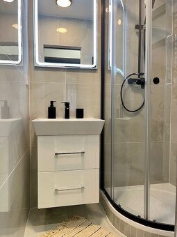 Na prenájom nadštandarný 2i byt v bytovej vile v lokalite Ho - 8