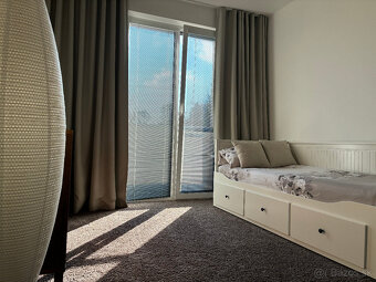 Veľmi pekný a priestranný 2 izb. byt vo výbornej lokalite - 8