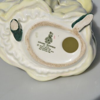 Royal Doulton Zberateľská porcelánová soška Dáma v klobúku - 8