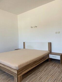 Dvojizbový rodinný dom so záhradou a parkovaním - 8