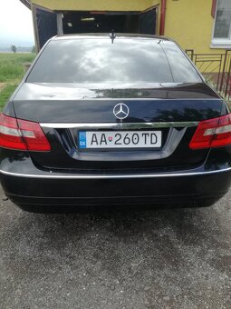 Mercedes e - 8