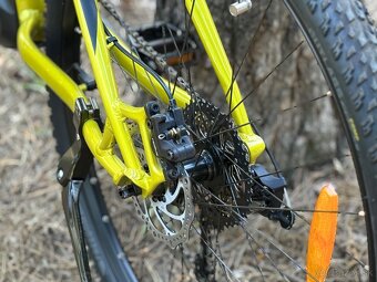 Krásny Easybike Soul - 10 km, metalická limetka, TOP stav - 8