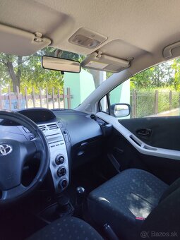 Toyota Yaris 1.0 - 8