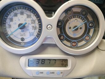 Piaggio Beverly 200 - 8