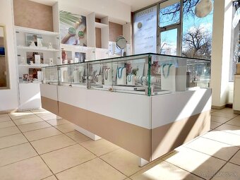 Luxusné predajné vitríny s LED osvetlením - 8