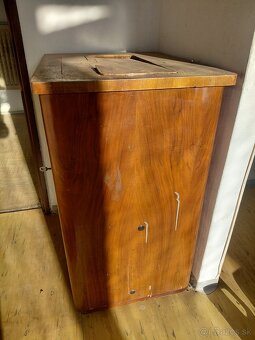 Starší šijací stroj ZETINA - 8