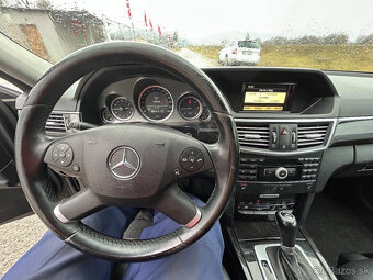Mercedes E 220 - 8
