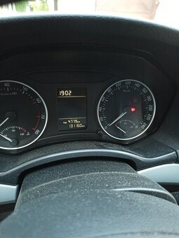 Predám Škoda Octavia 1.6 MPI - 8