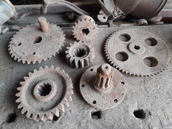 Prevodovka liatinova+slimakove čerpadlo a ozubene kolesa - 8